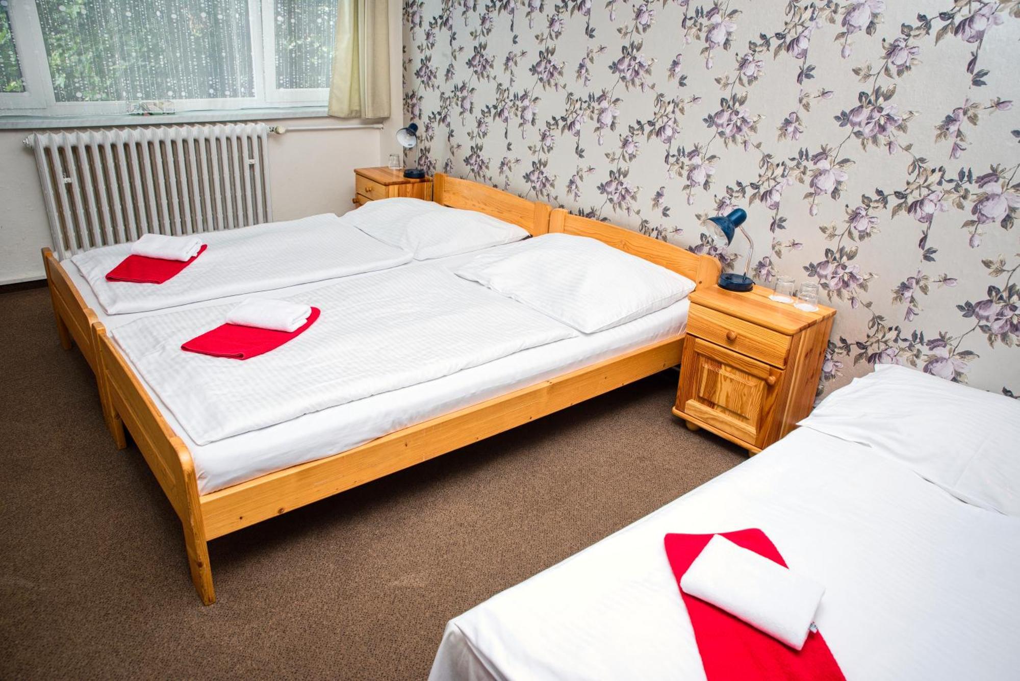 Hotel Zimni Stadion Наход Екстер'єр фото