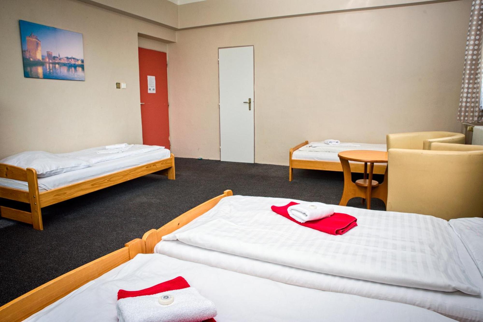 Hotel Zimni Stadion Наход Екстер'єр фото