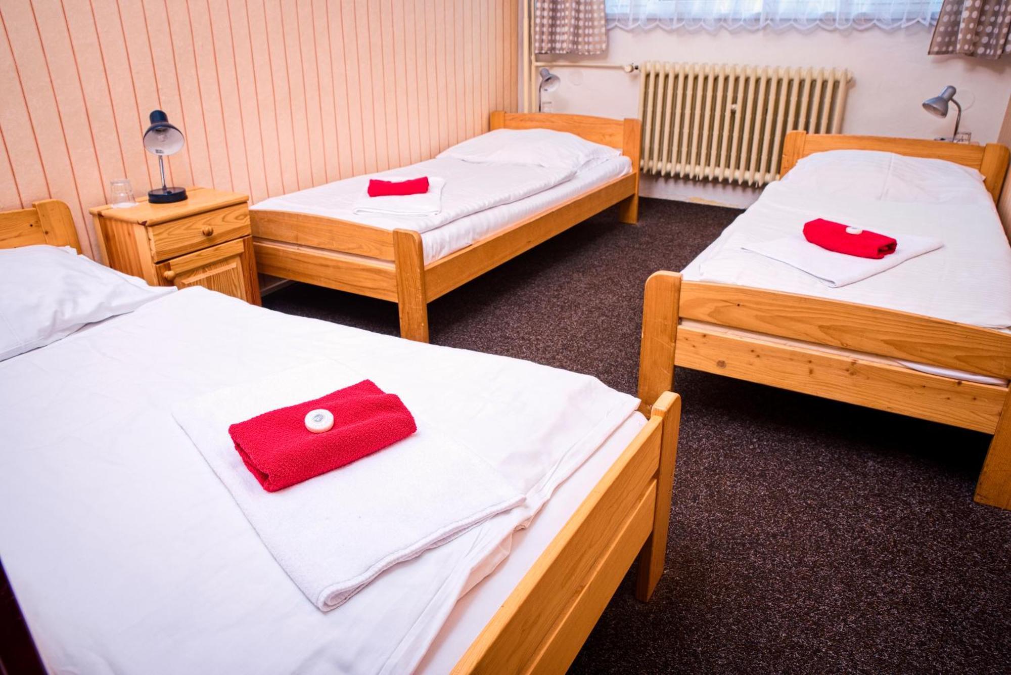 Hotel Zimni Stadion Наход Екстер'єр фото