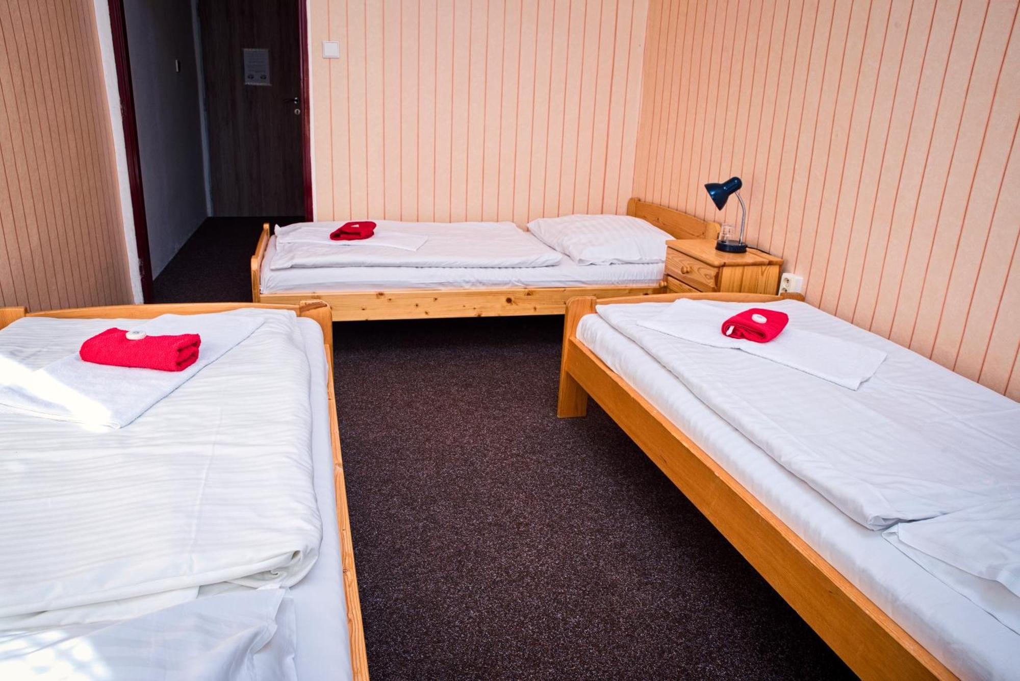 Hotel Zimni Stadion Наход Екстер'єр фото