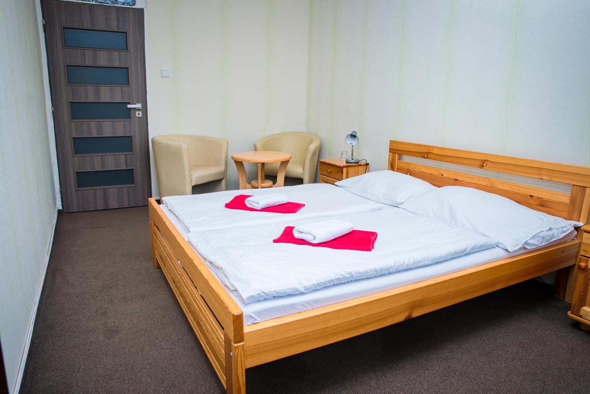 Hotel Zimni Stadion Наход Екстер'єр фото