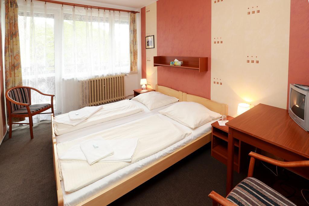 Hotel Zimni Stadion Наход Екстер'єр фото